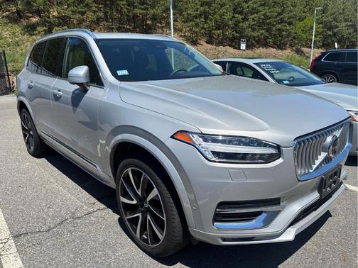 Silver 2023 Volvo XC90 B6 Plus 7-Seater