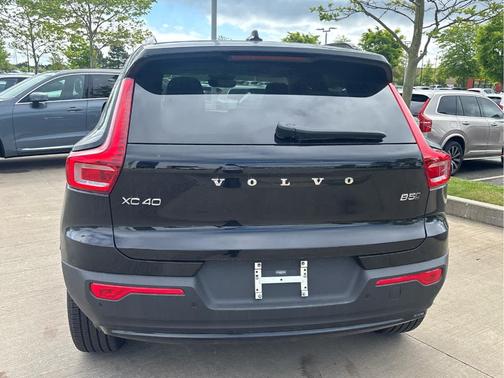 Onyx Black 2026 Volvo XC40 B5 Ultra