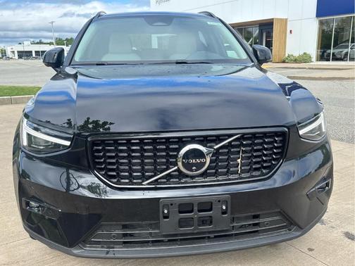 Onyx Black 2026 Volvo XC40 B5 Ultra