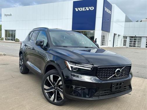 Onyx Black 2026 Volvo XC40 B5 Ultra