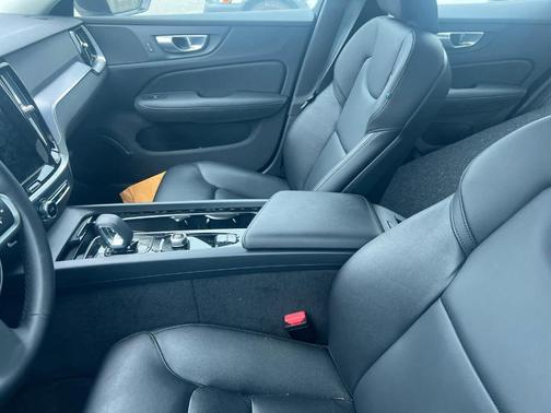 2025 Volvo S60 B5 Core