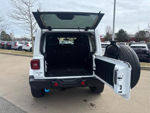 Bright White Clearcoat 2023 Jeep Wrangler 4xe Sahara