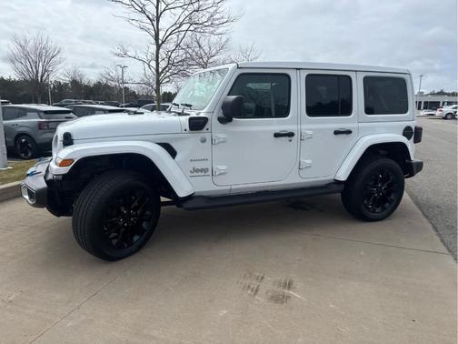 Bright White Clearcoat 2023 Jeep Wrangler 4xe Sahara