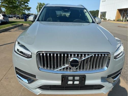 Metallic 2024 Volvo XC90 B5 Plus Bright Theme