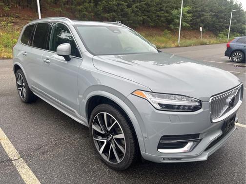 Metallic 2024 Volvo XC90 B5 Plus Bright Theme
