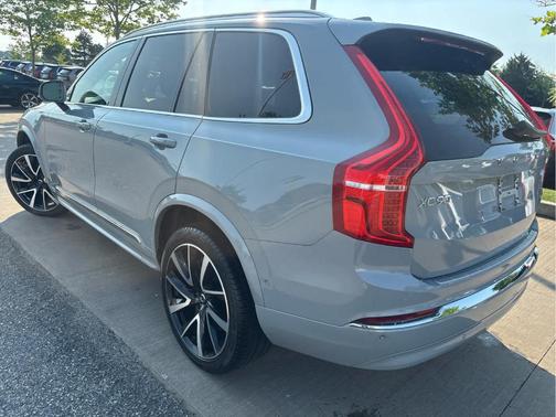 Metallic 2024 Volvo XC90 B5 Plus Bright Theme