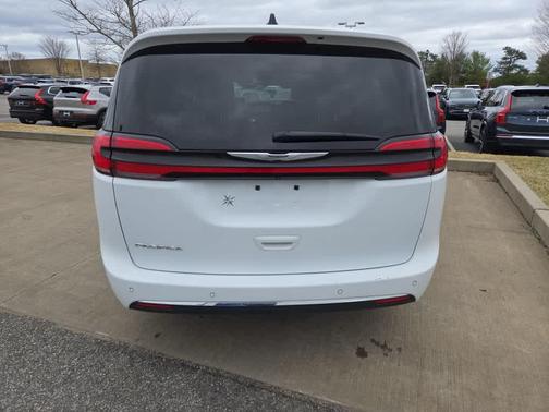 2023 Chrysler Pacifica Touring-L