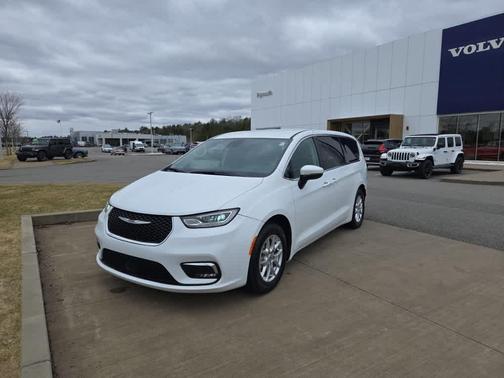 2023 Chrysler Pacifica Touring-L
