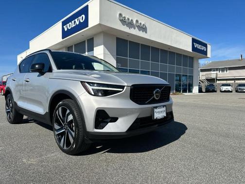 Silver 2023 Volvo XC40 B5 Plus Dark Theme
