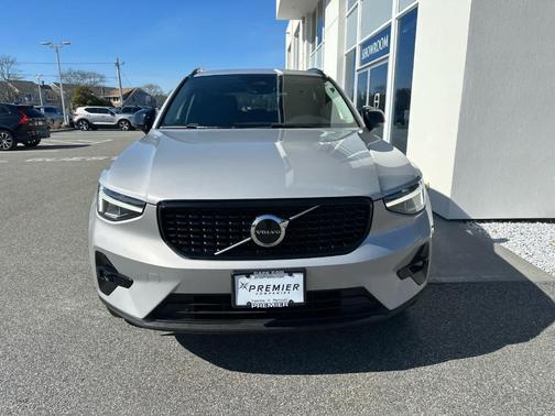 Silver 2023 Volvo XC40 B5 Plus Dark Theme