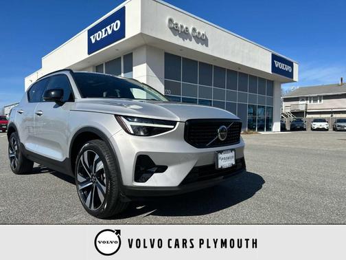Silver 2023 Volvo XC40 B5 Plus Dark Theme