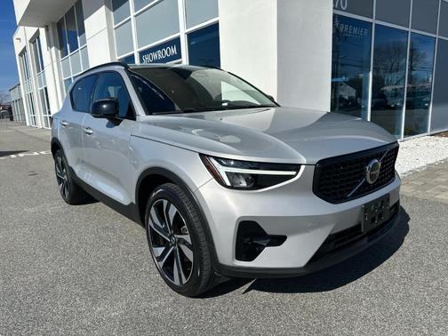 Silver 2023 Volvo XC40 B5 Plus Dark Theme