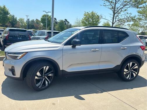 Silver 2023 Volvo XC40 B5 Plus Dark Theme