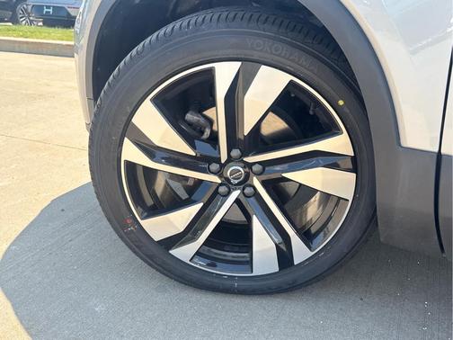 Silver 2023 Volvo XC40 B5 Plus Dark Theme