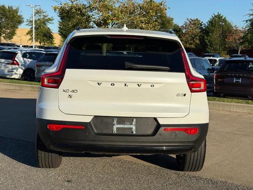 2023 Volvo XC40 B5 Plus Dark Theme