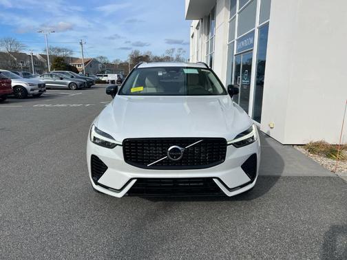 2025 Volvo XC60 Plug-In Hybrid T8 Plus