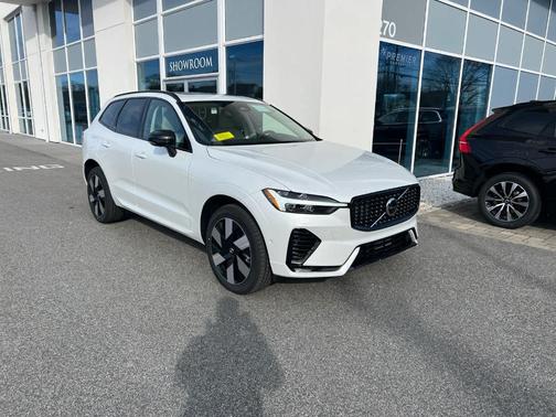 2025 Volvo XC60 Plug-In Hybrid T8 Plus