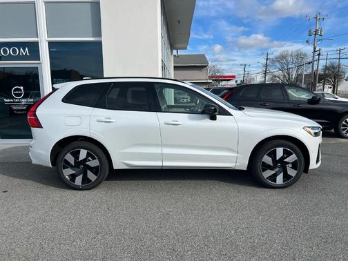 2025 Volvo XC60 Plug-In Hybrid T8 Plus