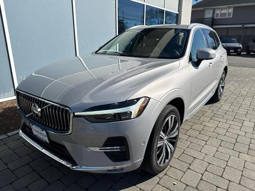 Silver 2023 Volvo XC60 B5 Plus Bright Theme