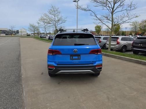 Cornflower Blue 2023 Volkswagen Taos 1.5T SE