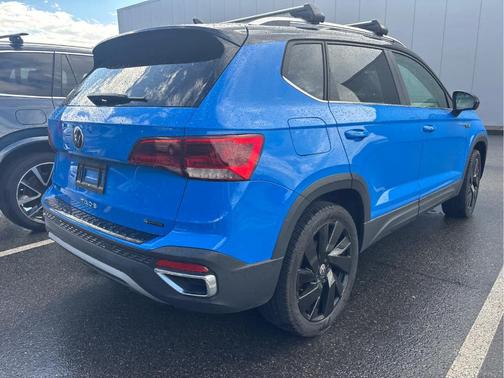 Cornflower Blue 2023 Volkswagen Taos 1.5T SE