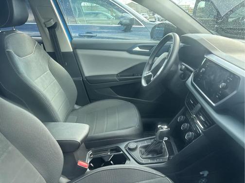 Cornflower Blue 2023 Volkswagen Taos 1.5T SE