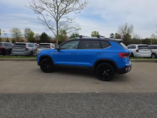 Cornflower Blue 2023 Volkswagen Taos 1.5T SE