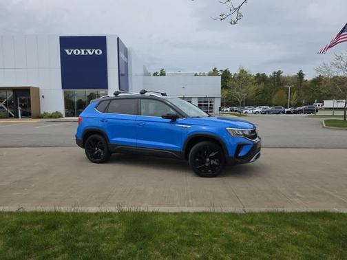 Cornflower Blue 2023 Volkswagen Taos 1.5T SE