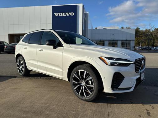 2025 Volvo XC60 B5 Plus