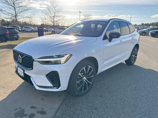 2025 Volvo XC60 B5 Plus