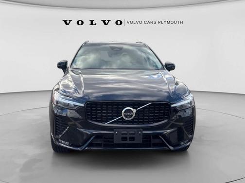 Onyx Black Metallic 2024 Volvo XC60 B5 Plus Dark Theme