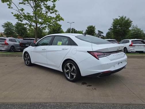 2022 Hyundai ELANTRA HEV Limited