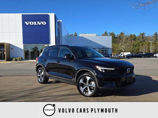 2023 Volvo XC40 B5 Ultimate Dark Theme