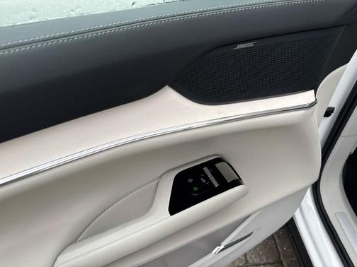 Crystal White Metallic 2026 Volvo EX90 PLUS
