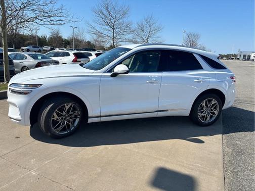 Uyuni White 2025 Genesis GV70 2.5T