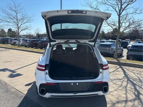 Uyuni White 2025 Genesis GV70 2.5T