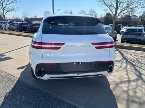 Uyuni White 2025 Genesis GV70 2.5T