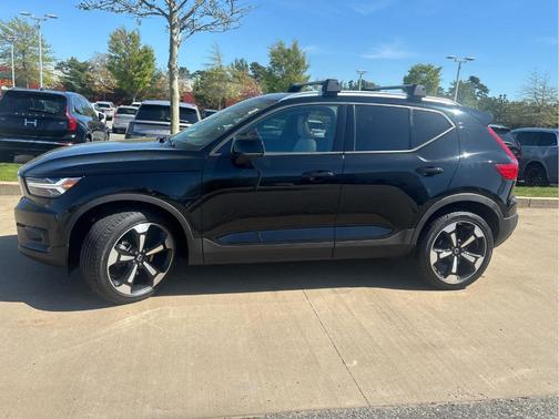 Black Stone 2021 Volvo XC40 T5 Momentum