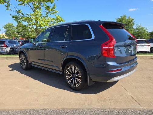 2022 Volvo XC90 T6 Momentum 7 Passenger
