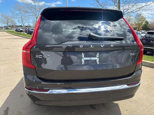 Platinum Grey Metallic 2023 Volvo XC90 B6 Plus 7-Seater