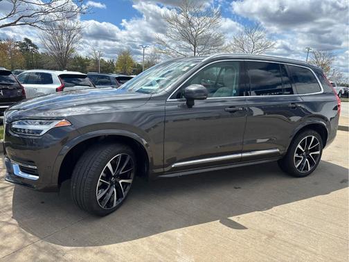 Platinum Grey Metallic 2023 Volvo XC90 B6 Plus 7-Seater