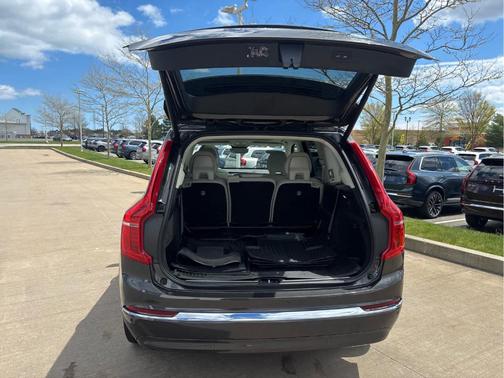 Platinum Grey Metallic 2023 Volvo XC90 B6 Plus 7-Seater