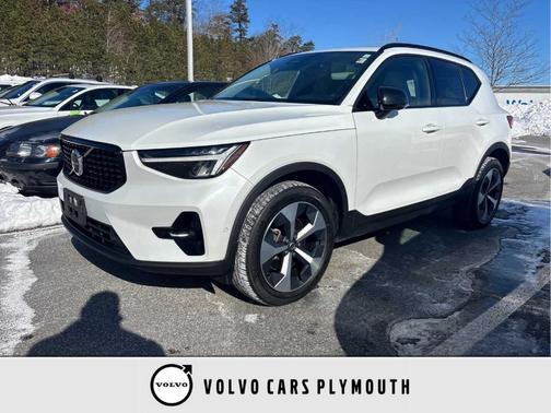 2023 Volvo XC40 B5 Plus Dark Theme