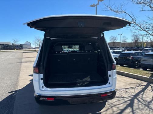 Bright White Clearcoat 2024 Jeep Wagoneer Series III