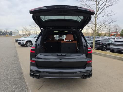 Carbon Black Metallic 2026 BMW X7 M60i