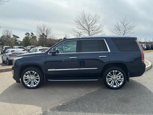 2019 Cadillac Escalade Luxury