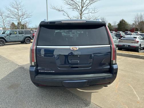 2019 Cadillac Escalade Luxury