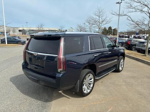 2019 Cadillac Escalade Luxury