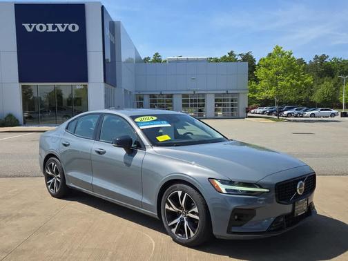 2024 Volvo S60 B5 Core Dark Theme