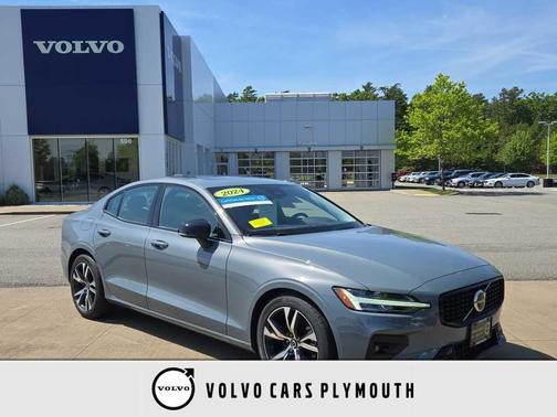 2024 Volvo S60 B5 Core Dark Theme